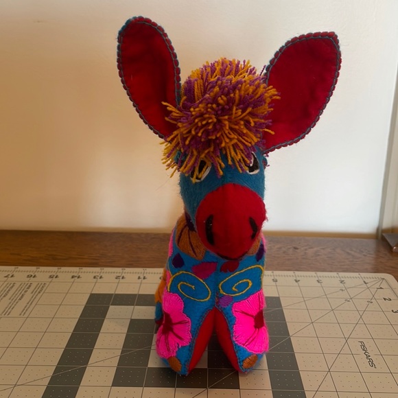 Wool embroidered burro - Picture 3 of 6